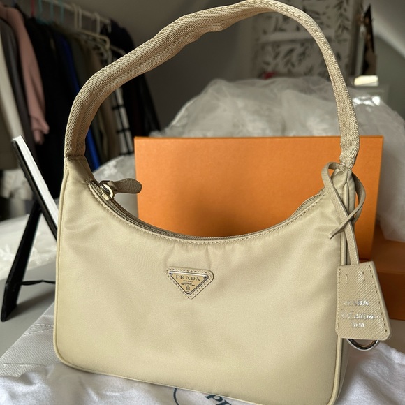 Prada Re-Edition 2000- like new - Picture 1 of 6